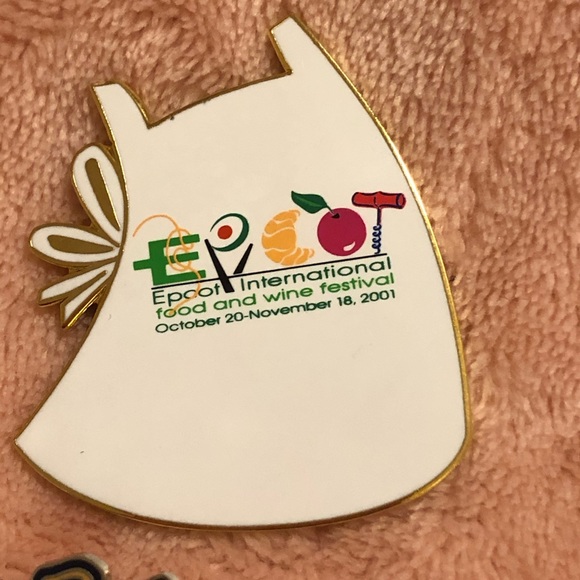 Disney Pin Set✨ - Picture 3 of 10